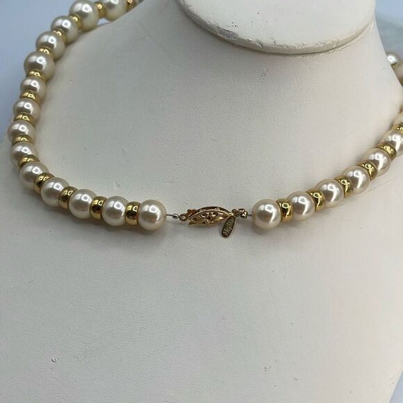 Vintage Napier glass graduated faux pearl with gold tone spacers necklace. - Picture 3 of 7